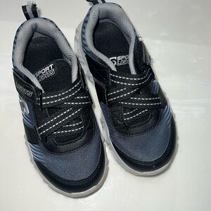 S sport Skechers ask if available before purchasing !!